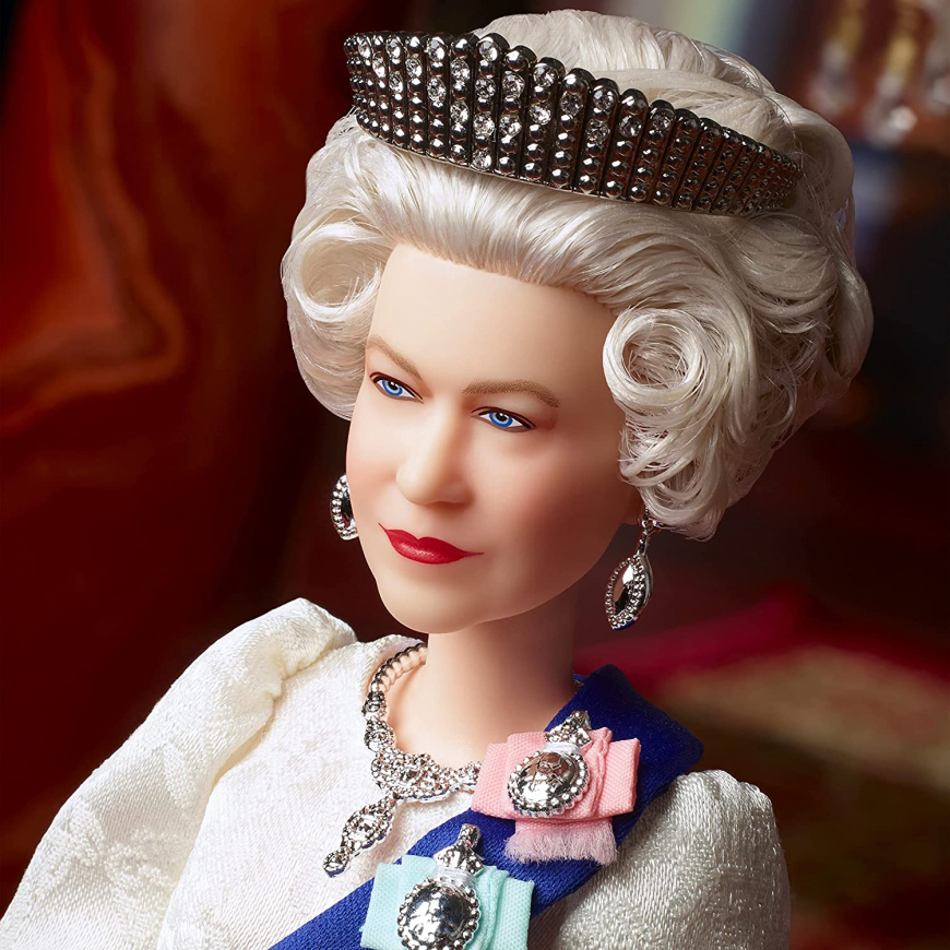 Barbie Signature Queen Elisabeth II doll 2022 - 70th anniversary of the accession