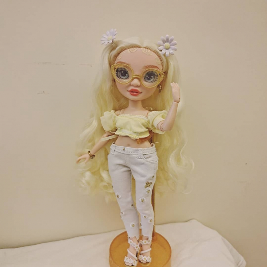 Rainbow High Series 4 Delilah Fields doll in real life photos