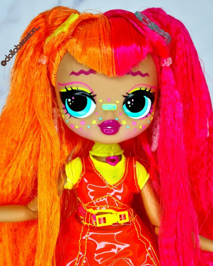 LOL OMG Fierce Neonlicious doll out of the box