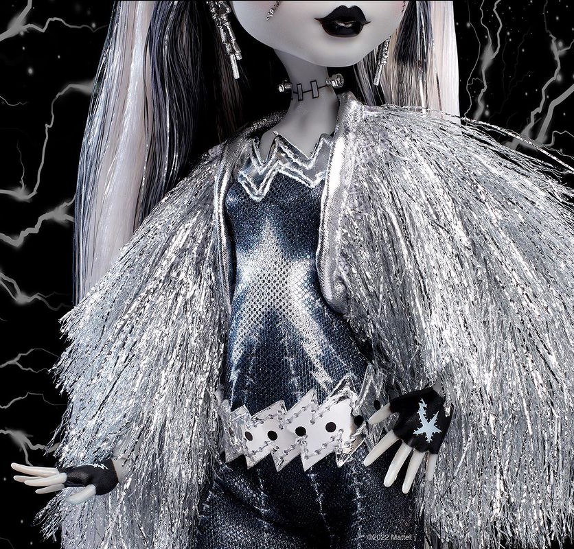 Mattel San Diego Comic-Con 2022 Monster High exclusive Frankie Stein Voltageous black and white doll