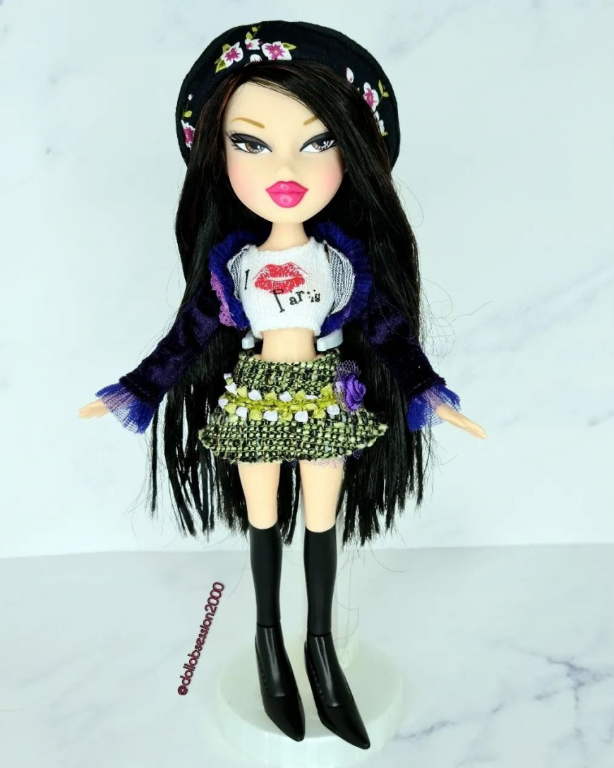 Bratz series 2 2022 Ooh La La Kumi doll