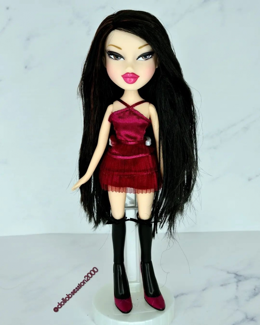 Bratz series 2 2022 Ooh La La Kumi doll