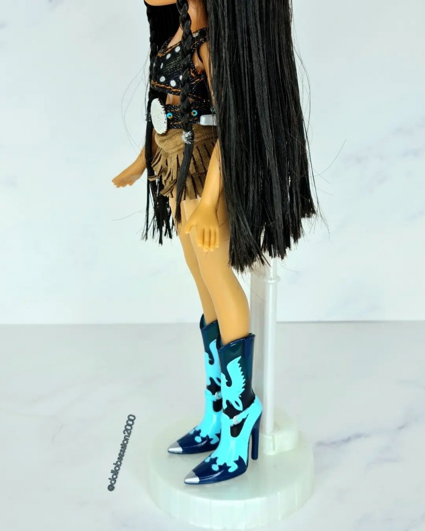 Bratz series 2 2022 Wild Wild West Kiana doll