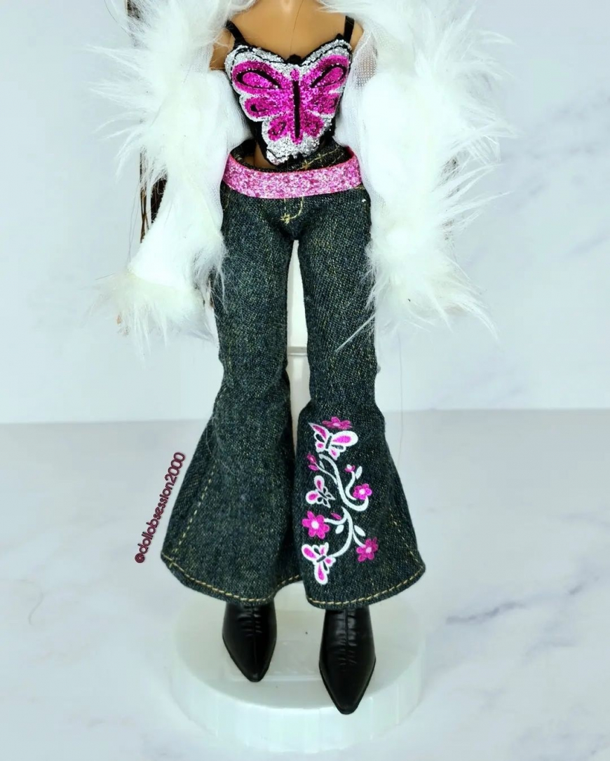 Bratz series 2 2022 Formal Funk Runway Disco Nevra doll