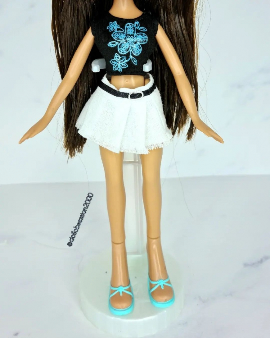 Bratz series 2 2022 Formal Funk Runway Disco Nevra doll