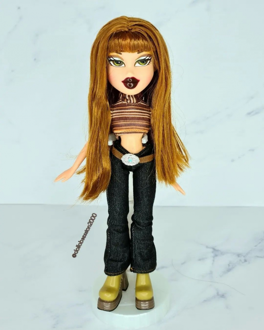 Bratz series 2 2022 XPress It! Megan doll