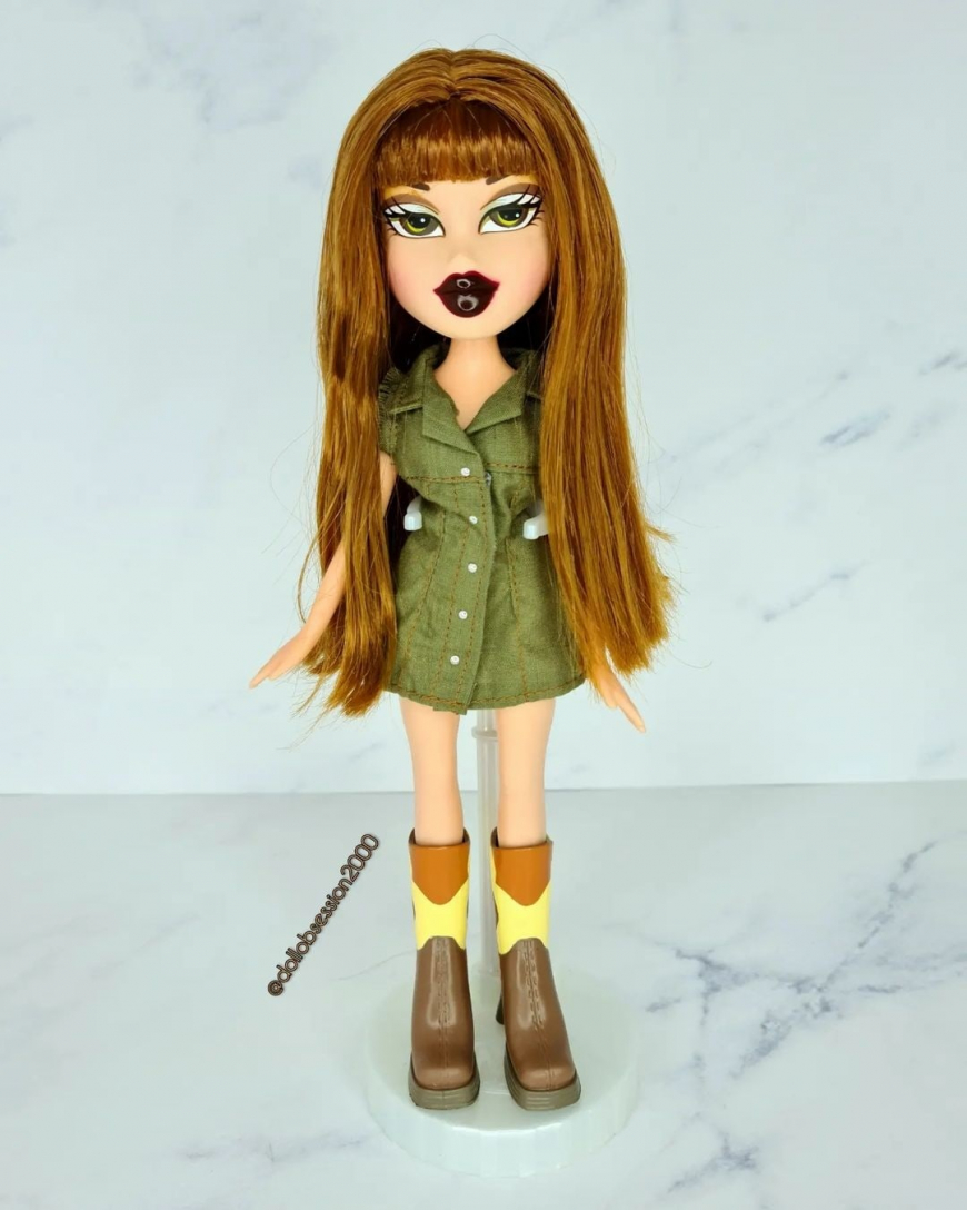 Bratz series 2 2022 XPress It! Megan doll