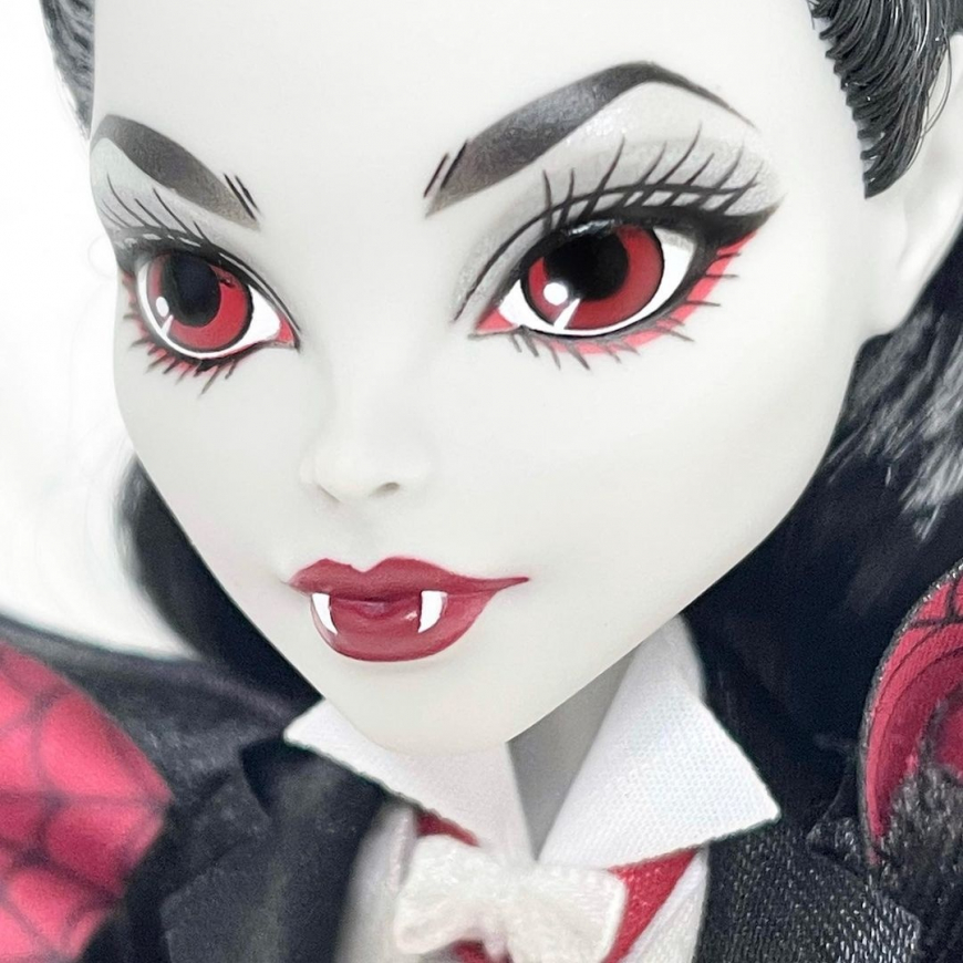 Monster High Collector Dracula doll 2022 in real life photos