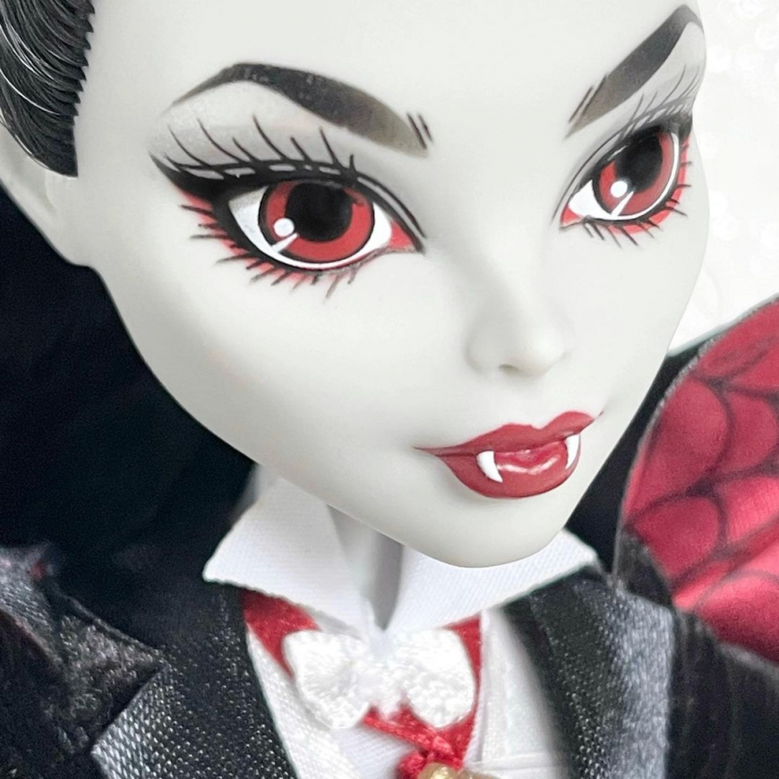 Monster High Collector Dracula doll 2022 in real life photos
