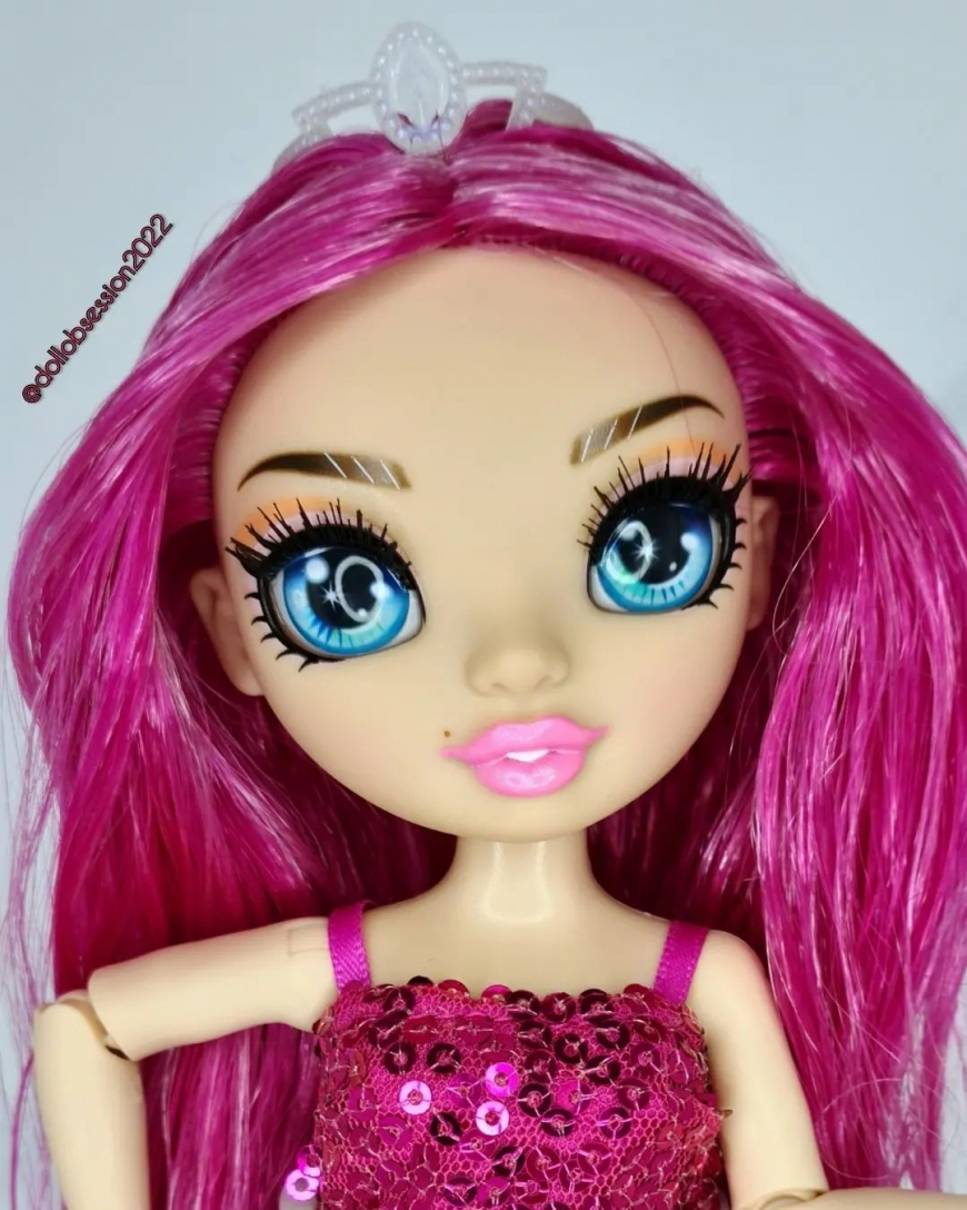 Rainbow High Junior High series 2 Stella Monroe doll in real life photo