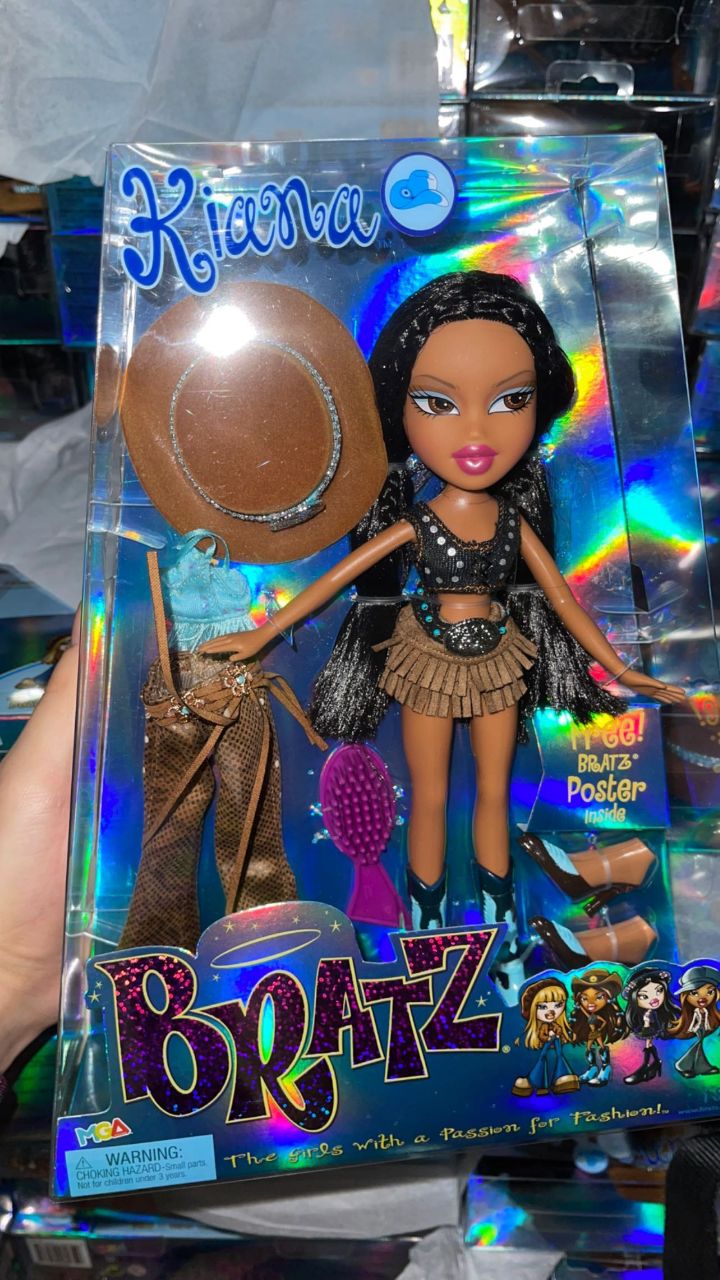 Bratz Series 2 dolls 2022 - 20 years anniversary reproduction of 2002 dolls Meygan, Kiana, Kumi, Navra and Dylan