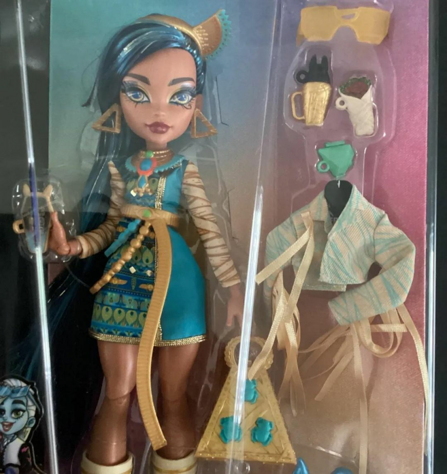 New Monster High 2022 Cleo de Nile doll in box