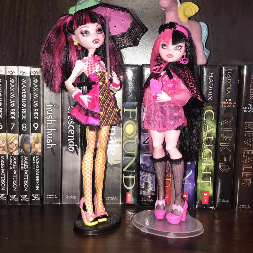 New Monster High generation 3 Draculaura doll Side by side with old School’s Out Draculaura doll