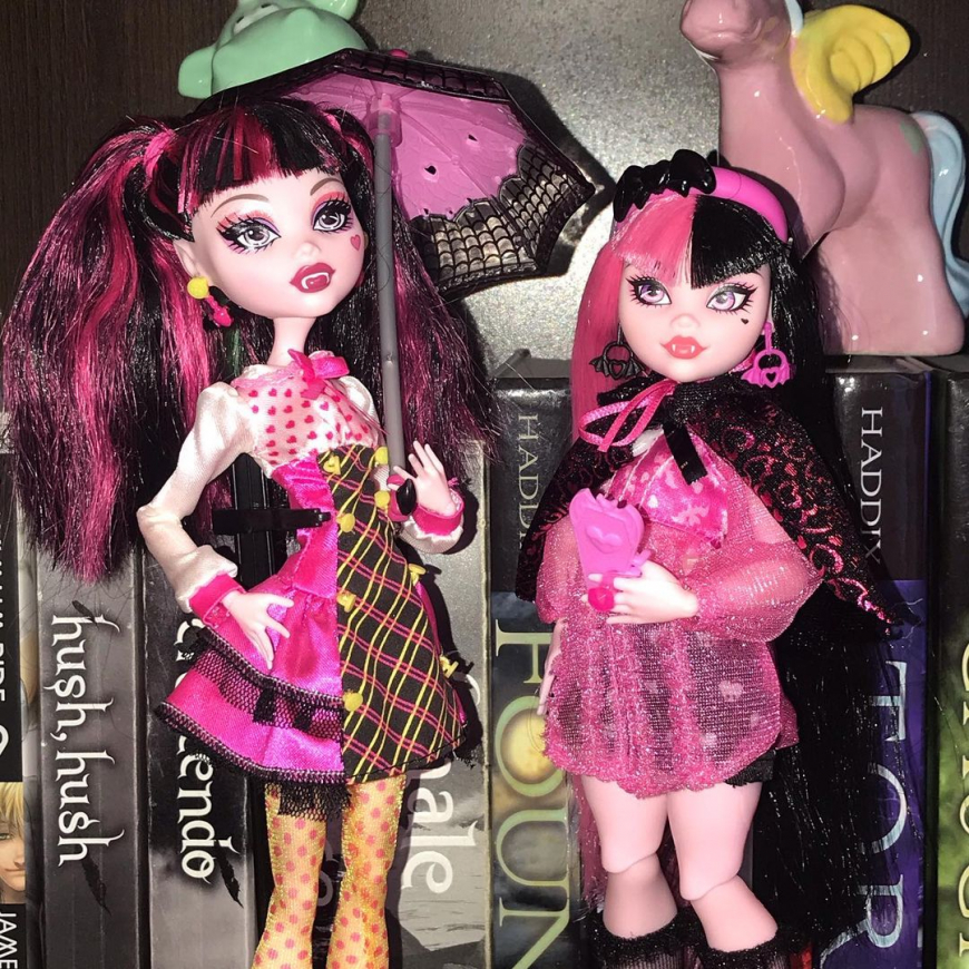 New Monster High generation 3 Draculaura doll Side by side with old School’s Out Draculaura doll