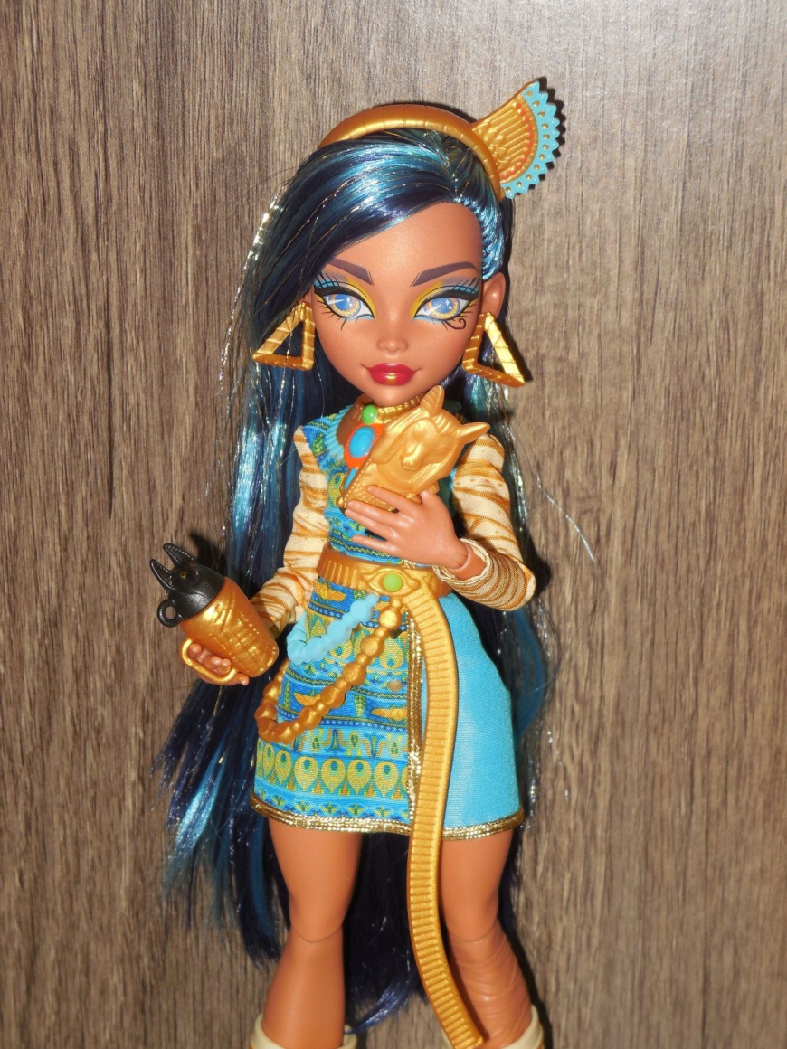 New Monster High 2022 Cleo de Nile doll out of the box
