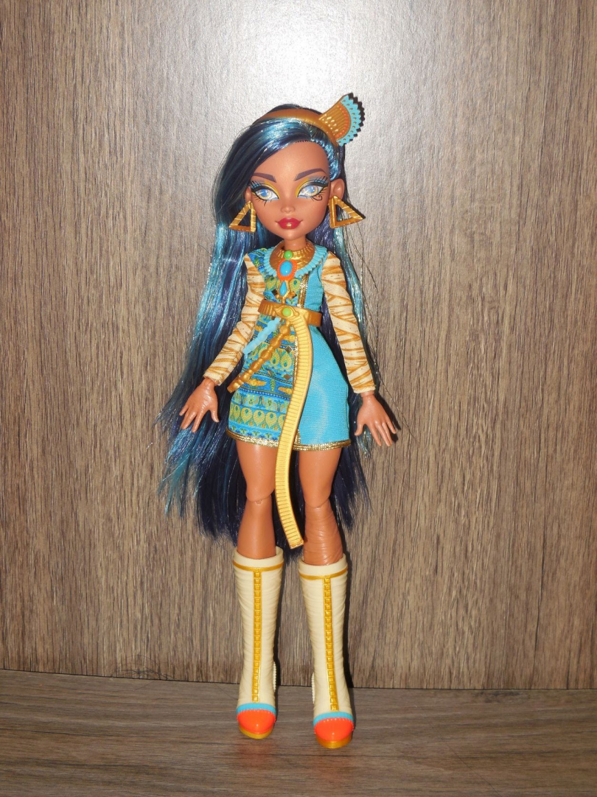 New Monster High 2022 Cleo de Nile doll out of the box