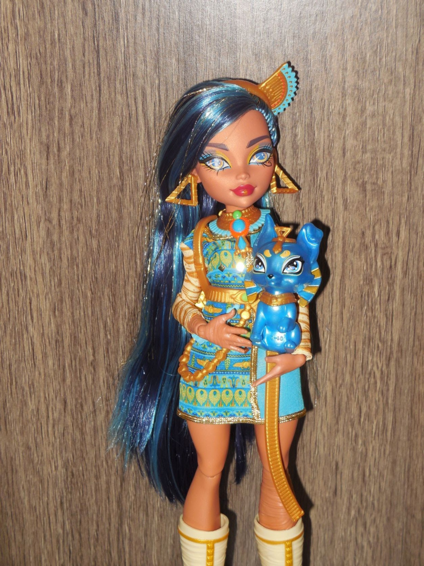 New Monster High 2022 Cleo de Nile doll out of the box