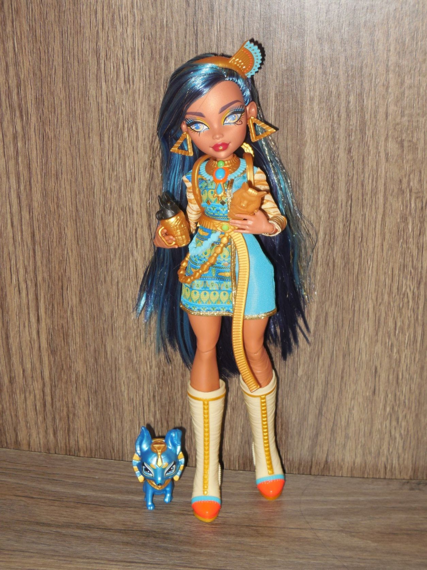 New Monster High 2022 Cleo de Nile doll out of the box