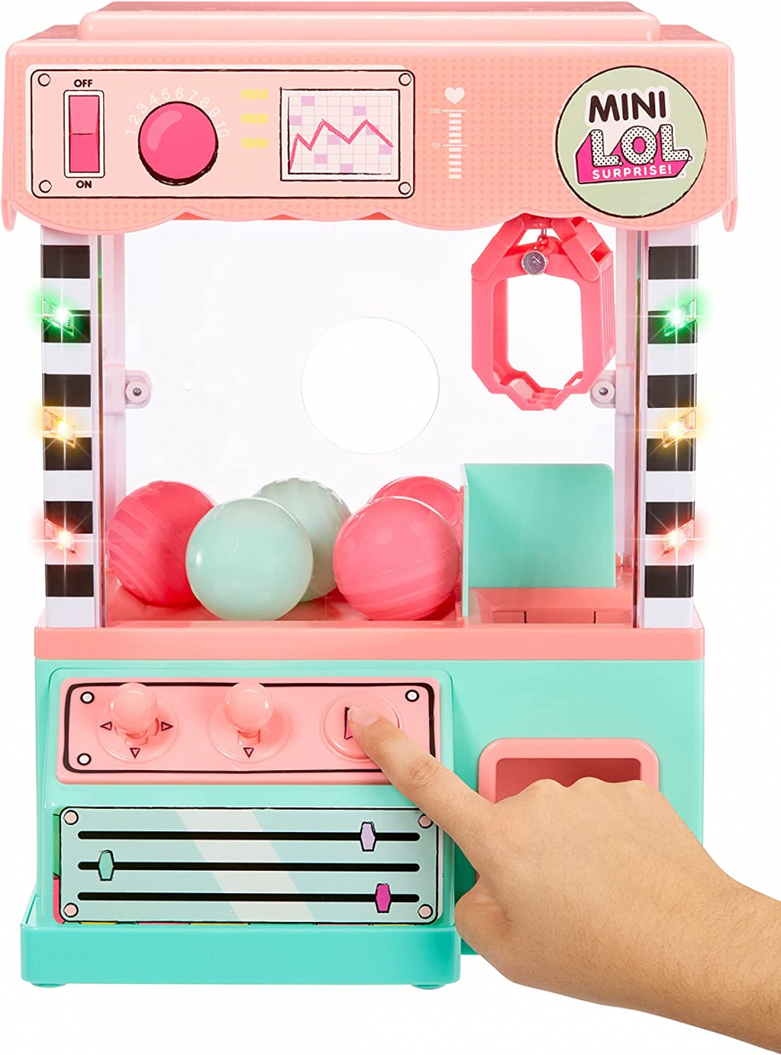 LOL Surprise Minis Claw Machine with exclusive dolls