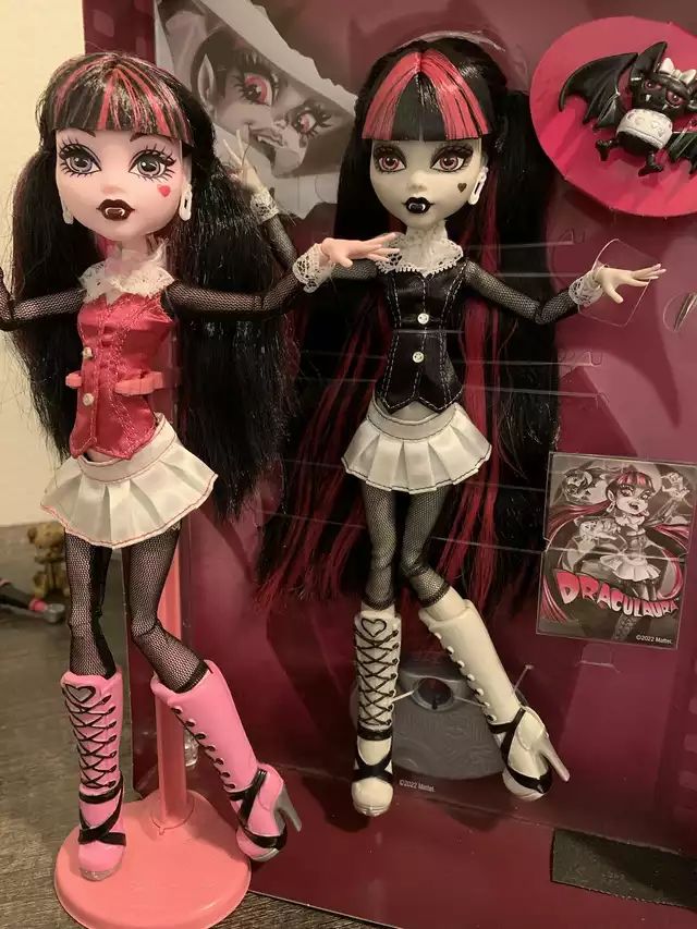 Monster High Reel Drama Black and White Draculaura doll irl