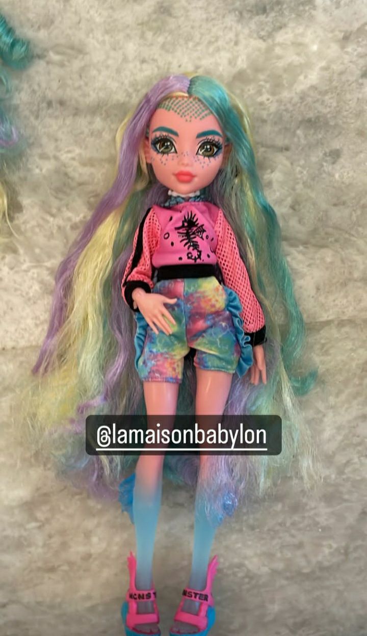 Monster High new doll 2022 Lagoona Blue Photo in a swimsuit and with loose hair