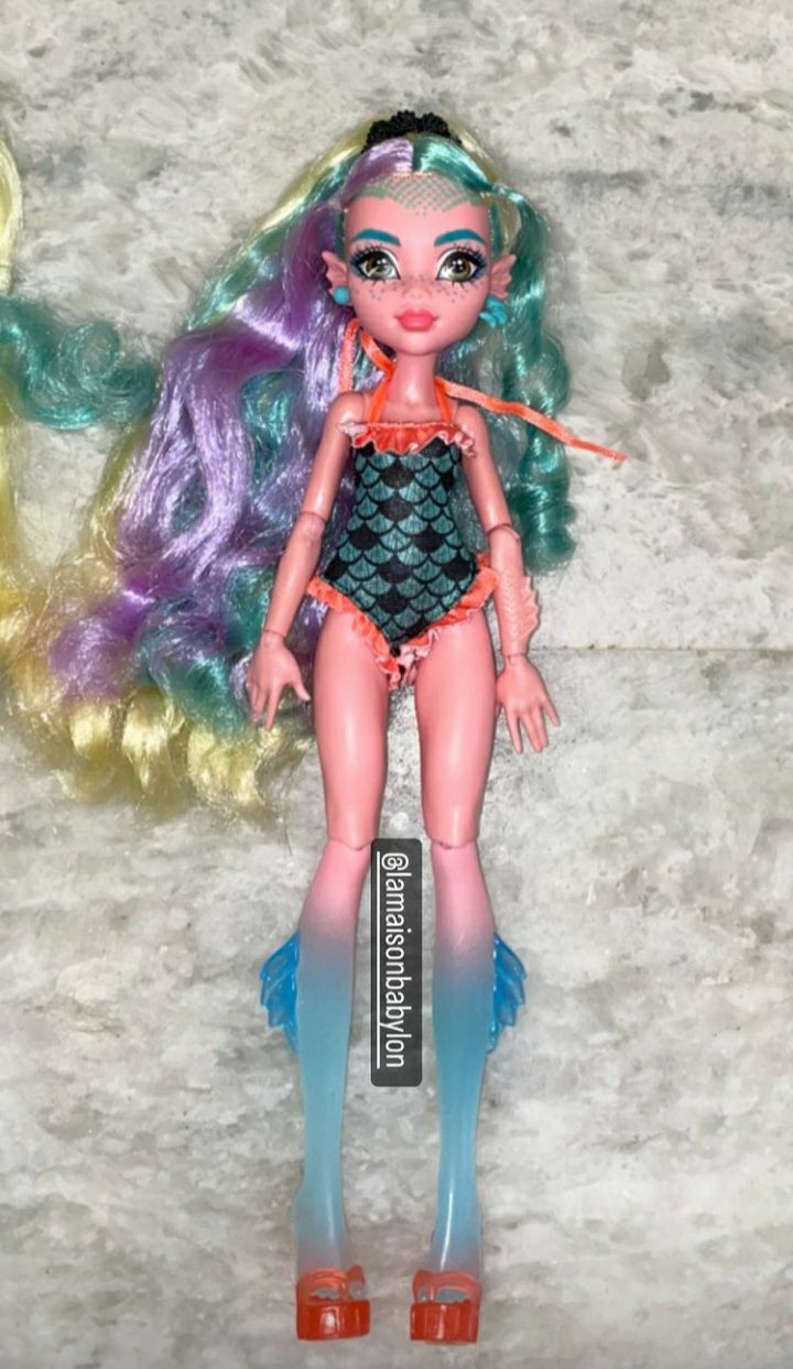 Monster High new doll 2022 Lagoona Blue Photo in a swimsuit and with loose hair