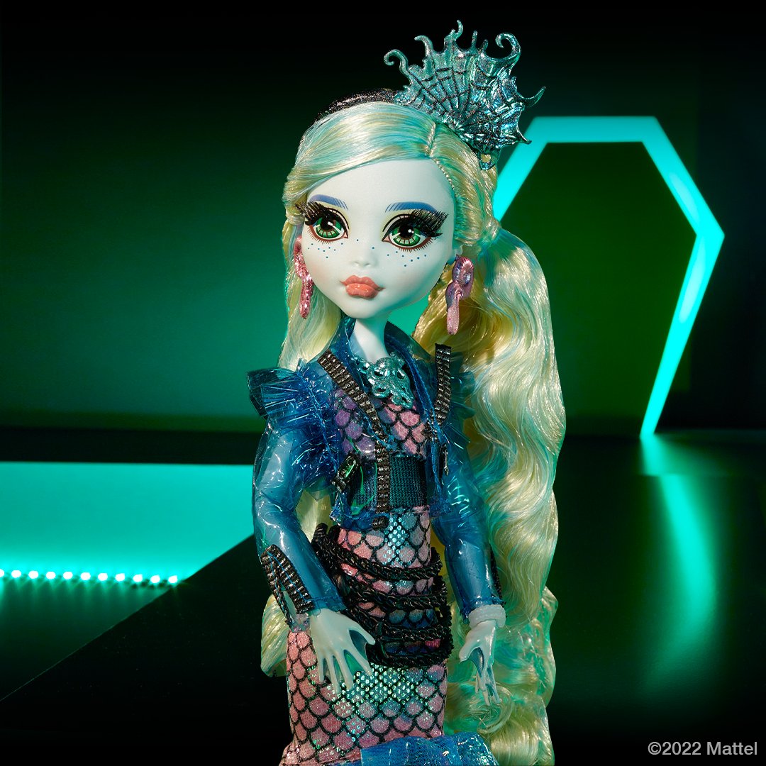 Monster High Frankie Stein Fashion Doll with Blue & Black Streaked Hair,  Signature Look, Accessories & Pet