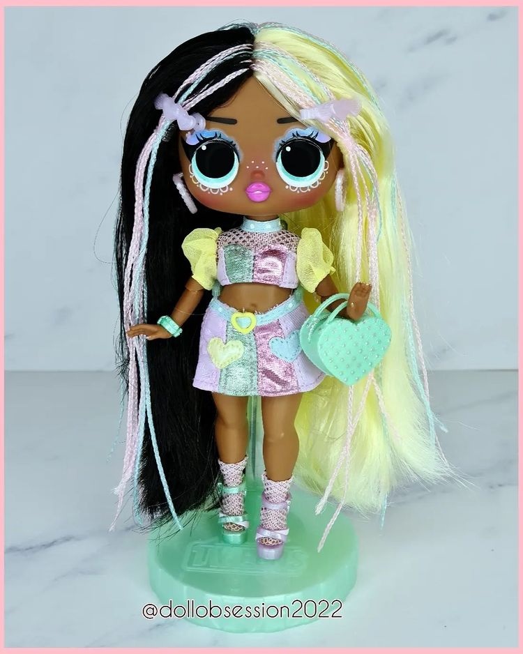 LOL Surprise Tweens series 4 Darcy Blush doll in real life