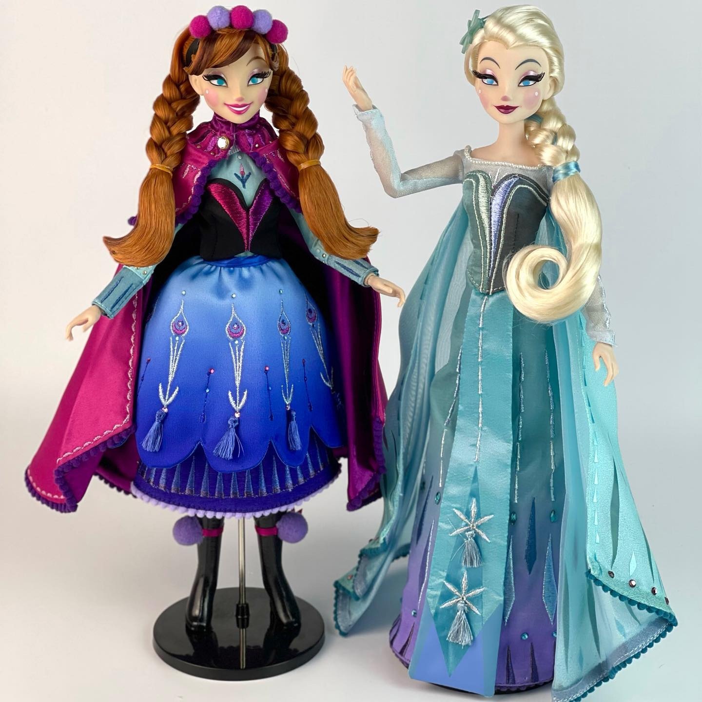 Disney Frozen Anna and Elsa Brittney Lee D23 2022 Limited Edition dolls 