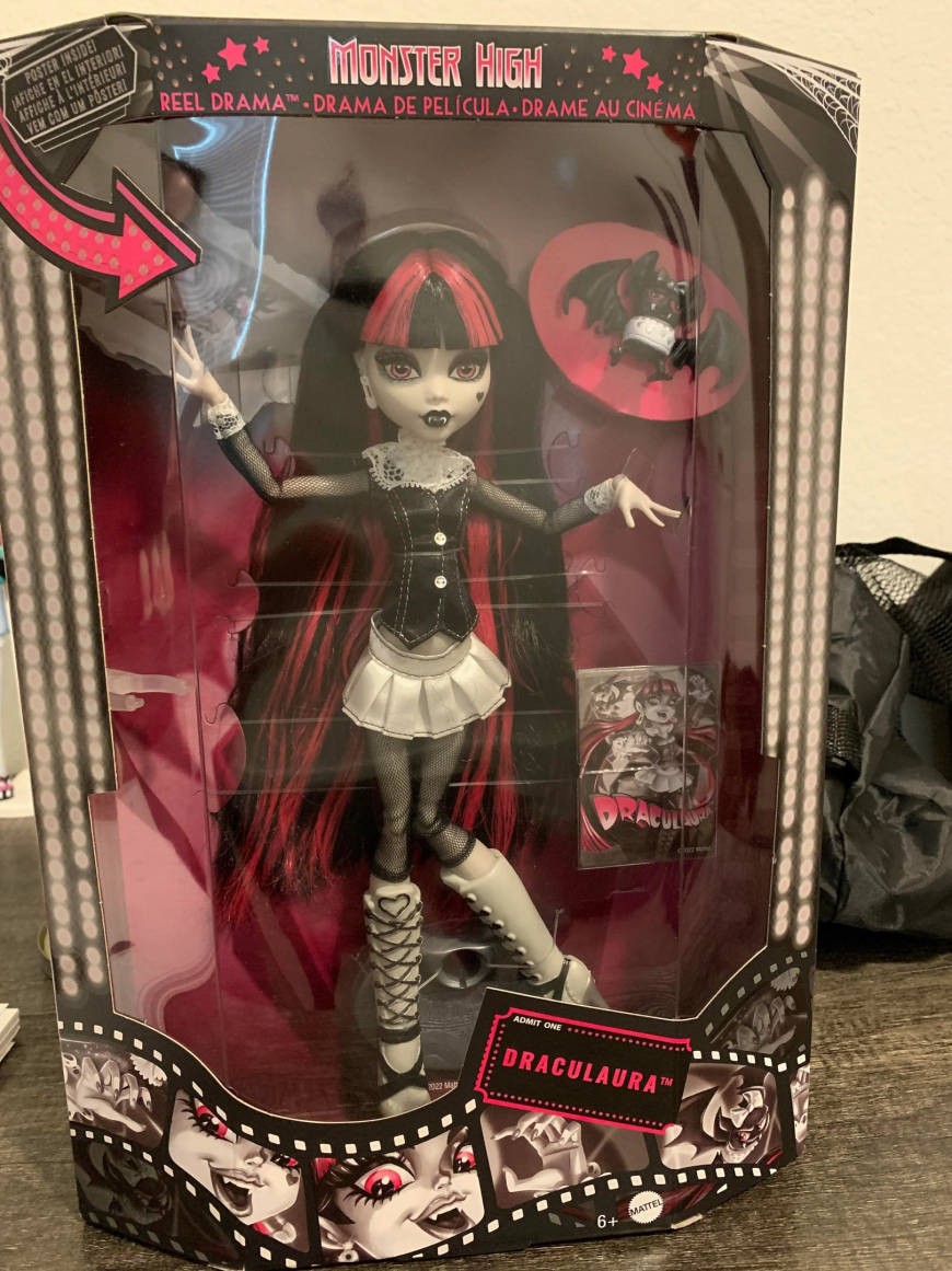 Monster High Reel Drama Black and White Draculaura doll