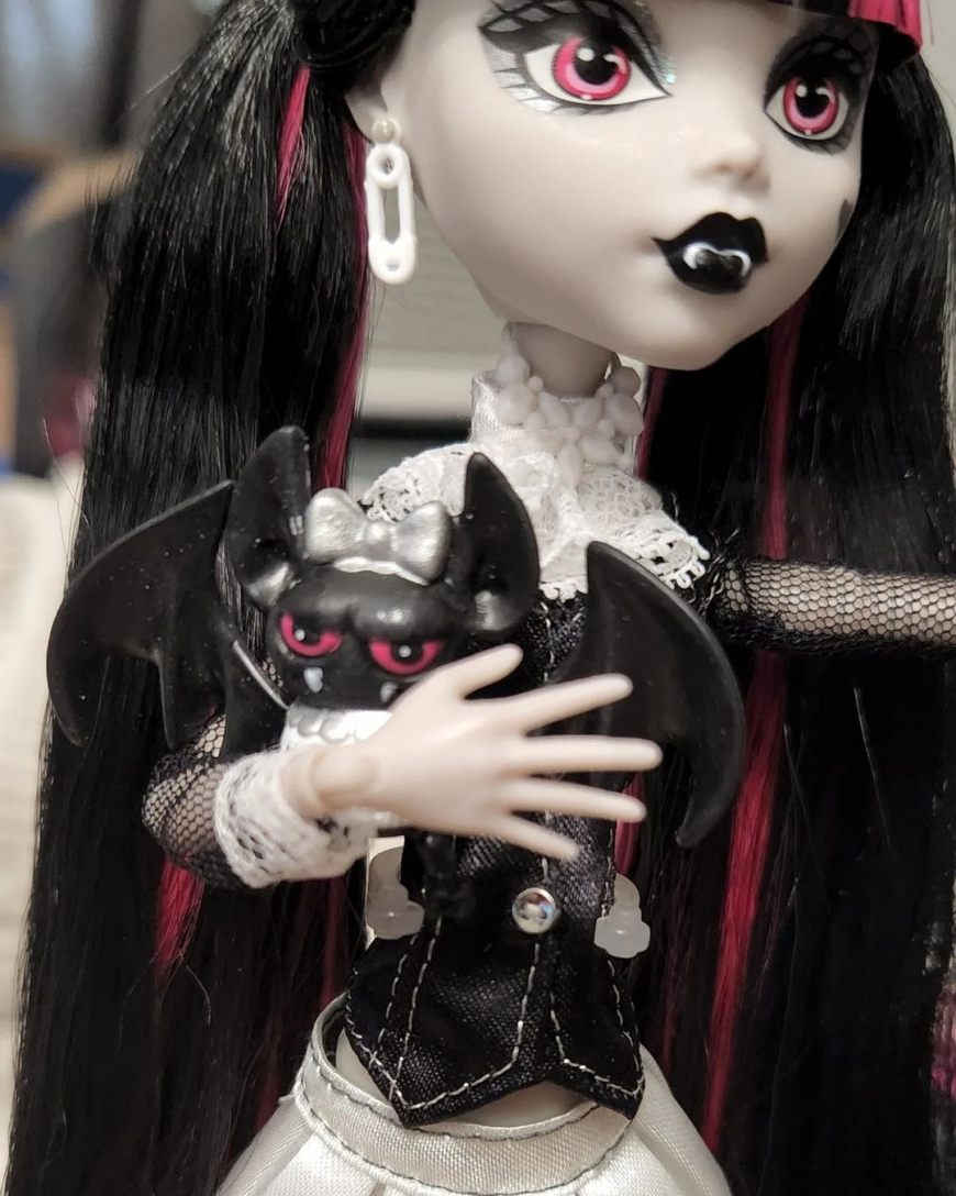 Monster High Reel Drama Black and White Draculaura doll in real life