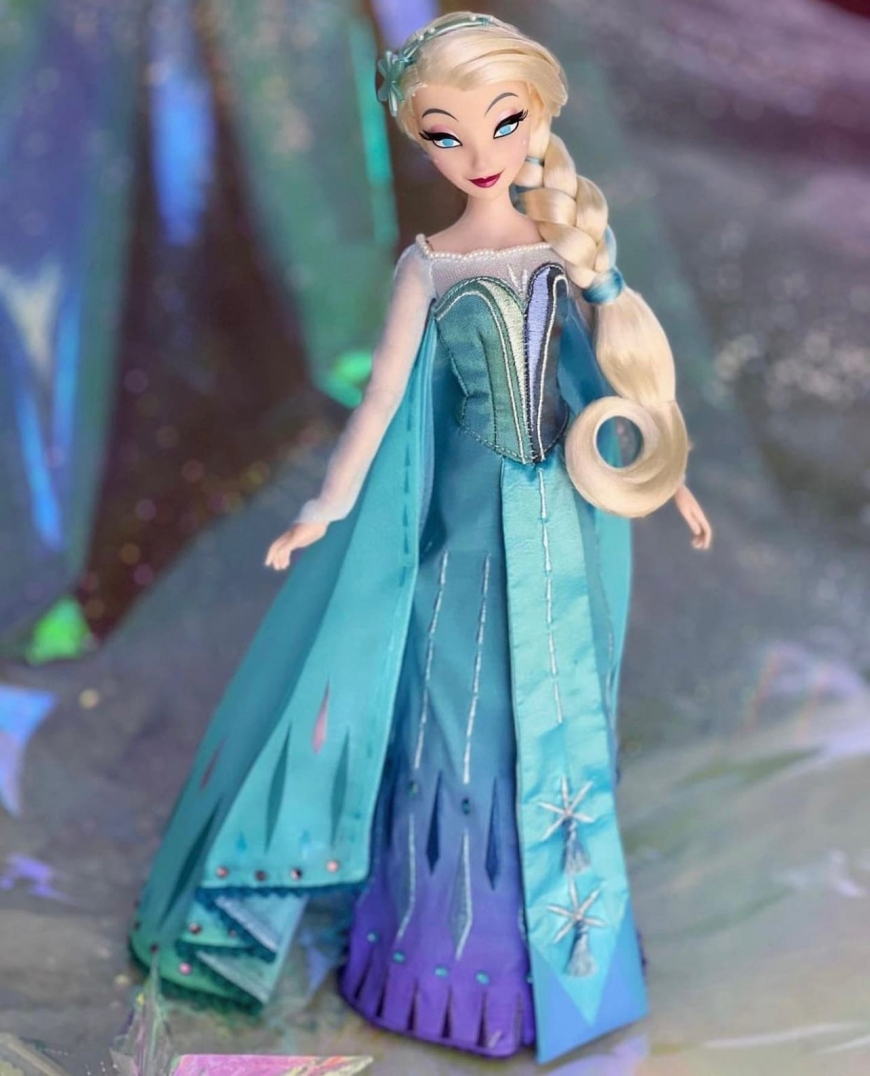 Disney Frozen Anna and Elsa Brittney Lee limited edition dolls