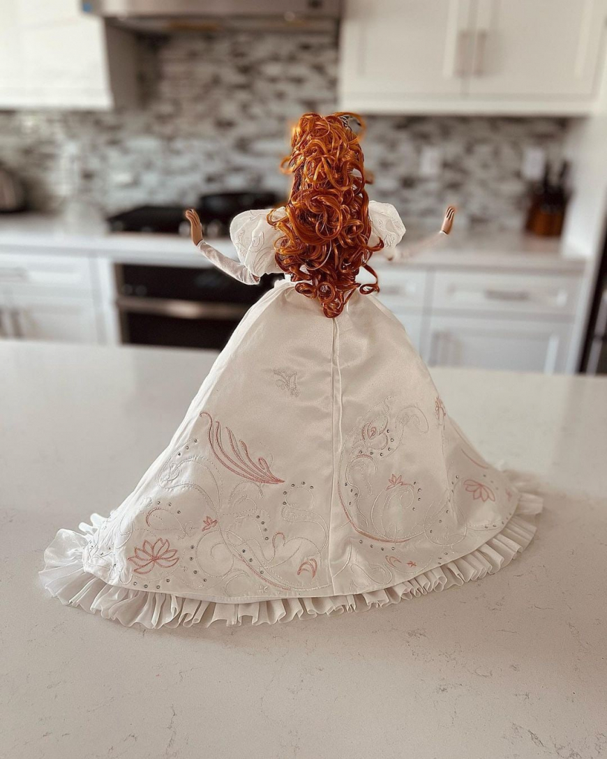 Disney D23 2022 Limited Edition Giselle Enchanted 15 years doll in wedding dress