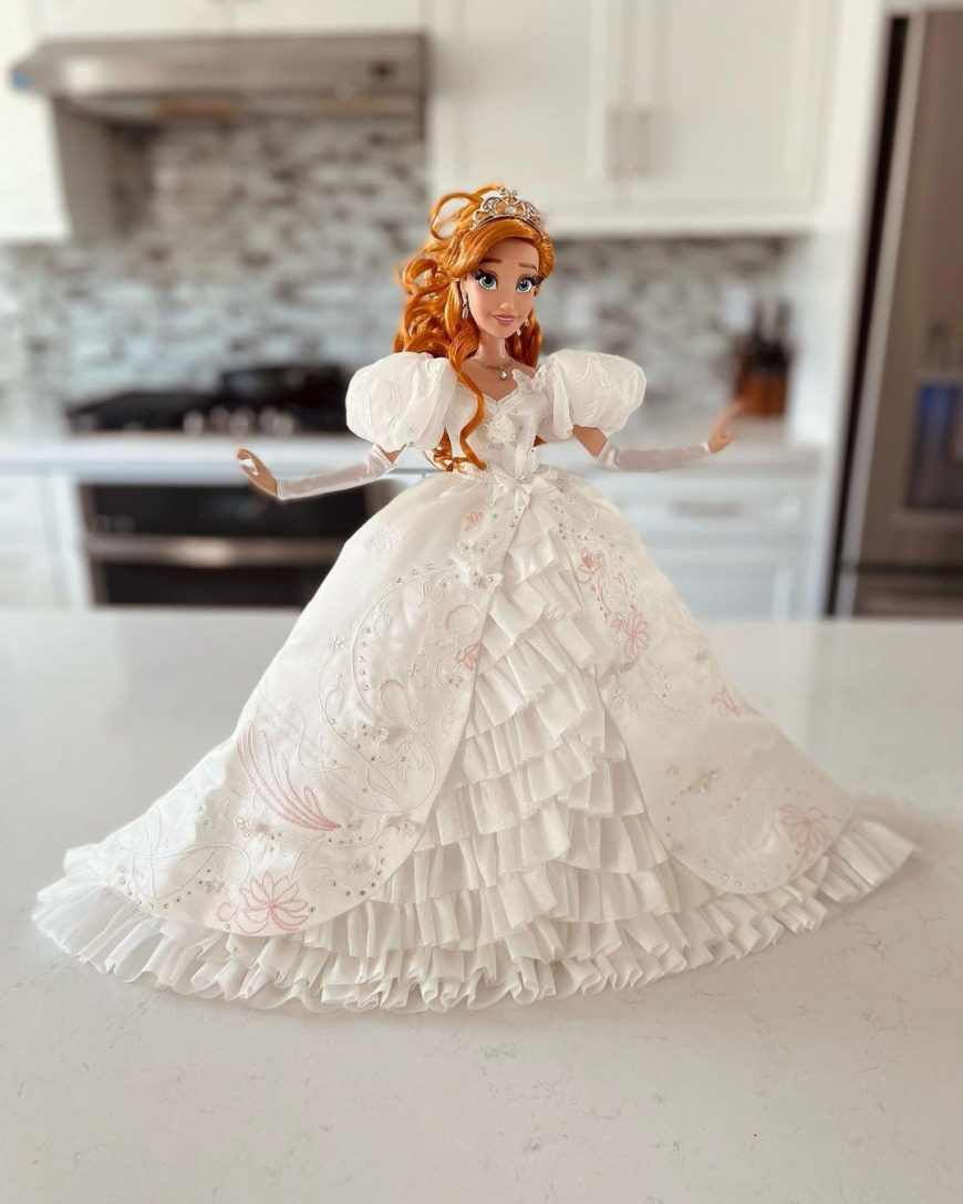 Disney D23 2022 Limited Edition Giselle Enchanted 15 years doll in wedding dress