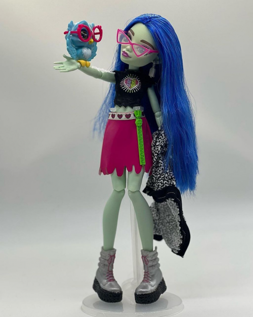 New Monster High 2022 Ghoulia Yelps doll out of the box