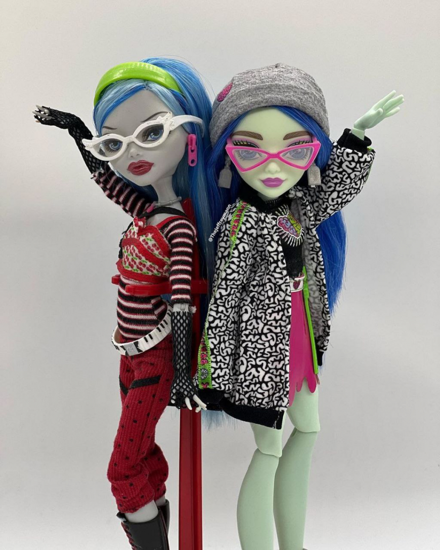 New Monster High 2022 Ghoulia Yelps doll out of the box