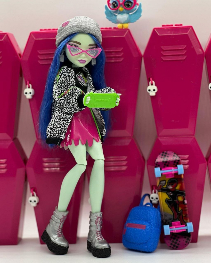 New Monster High 2022 Ghoulia Yelps doll out of the box