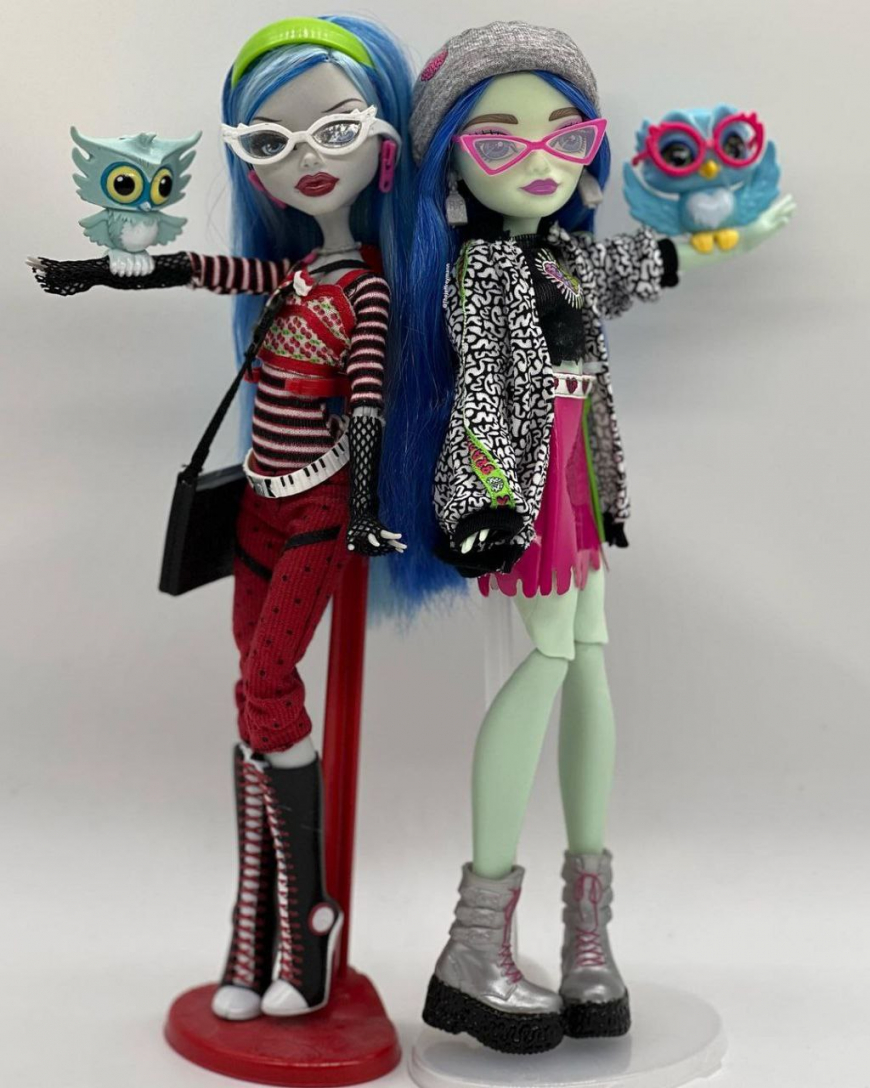 New Monster High 2022 Ghoulia Yelps doll out of the box