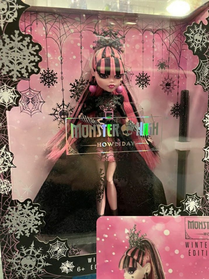 Monster High Howliday Draculaura Doll, Collectible Winter Edition, Pink &  Black Gown