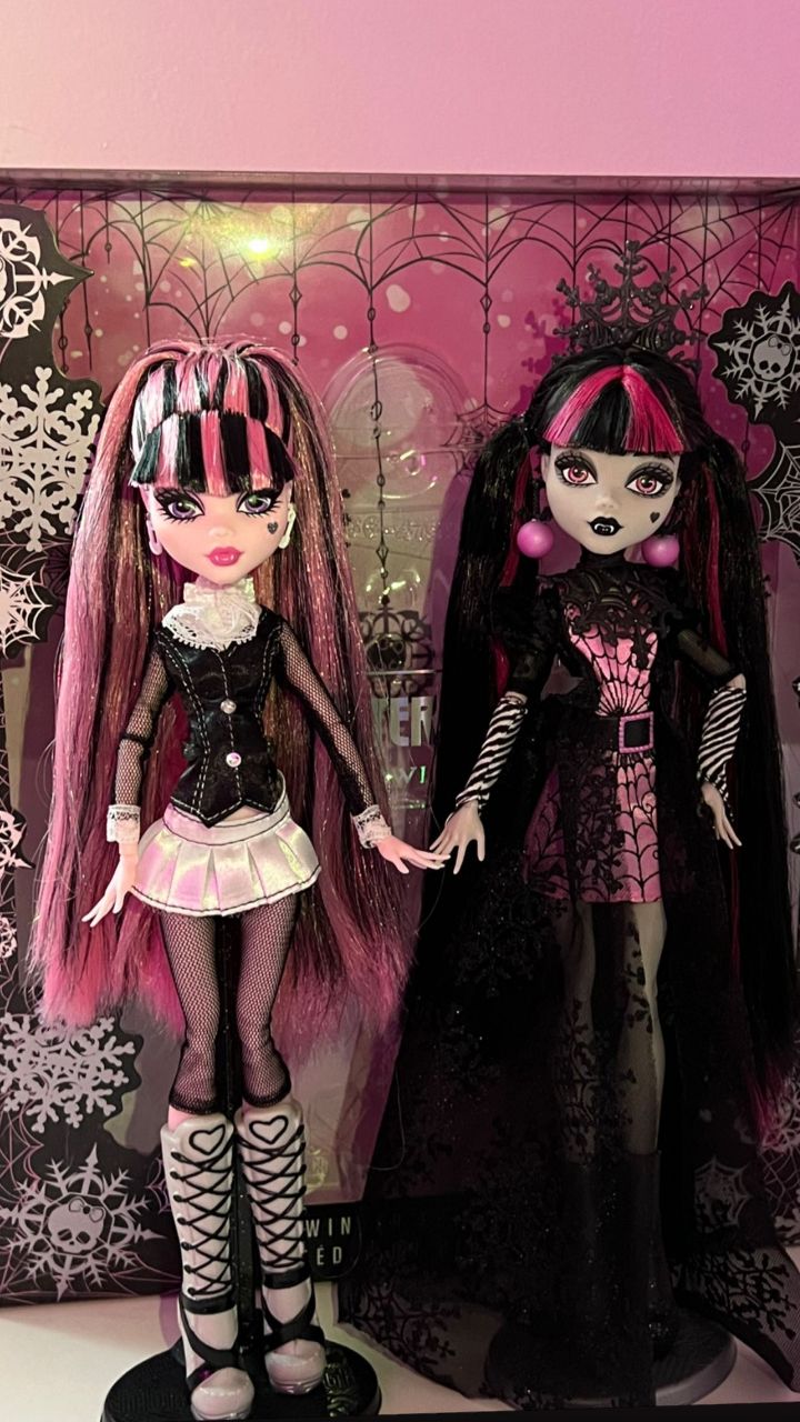 Monster High Howliday Winter Edition Draculaura doll - YouLoveIt.com