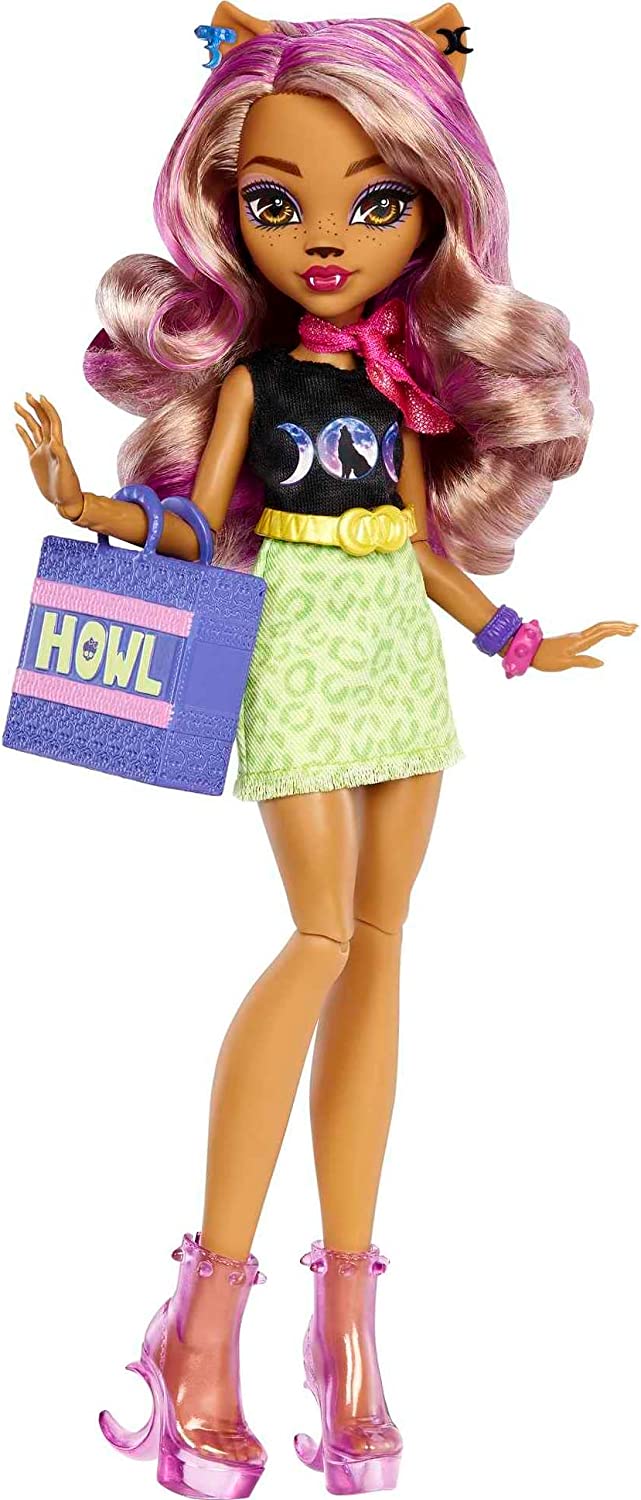 Monster High Clawdeen Wolf Boutique Dress-Up Studio with doll