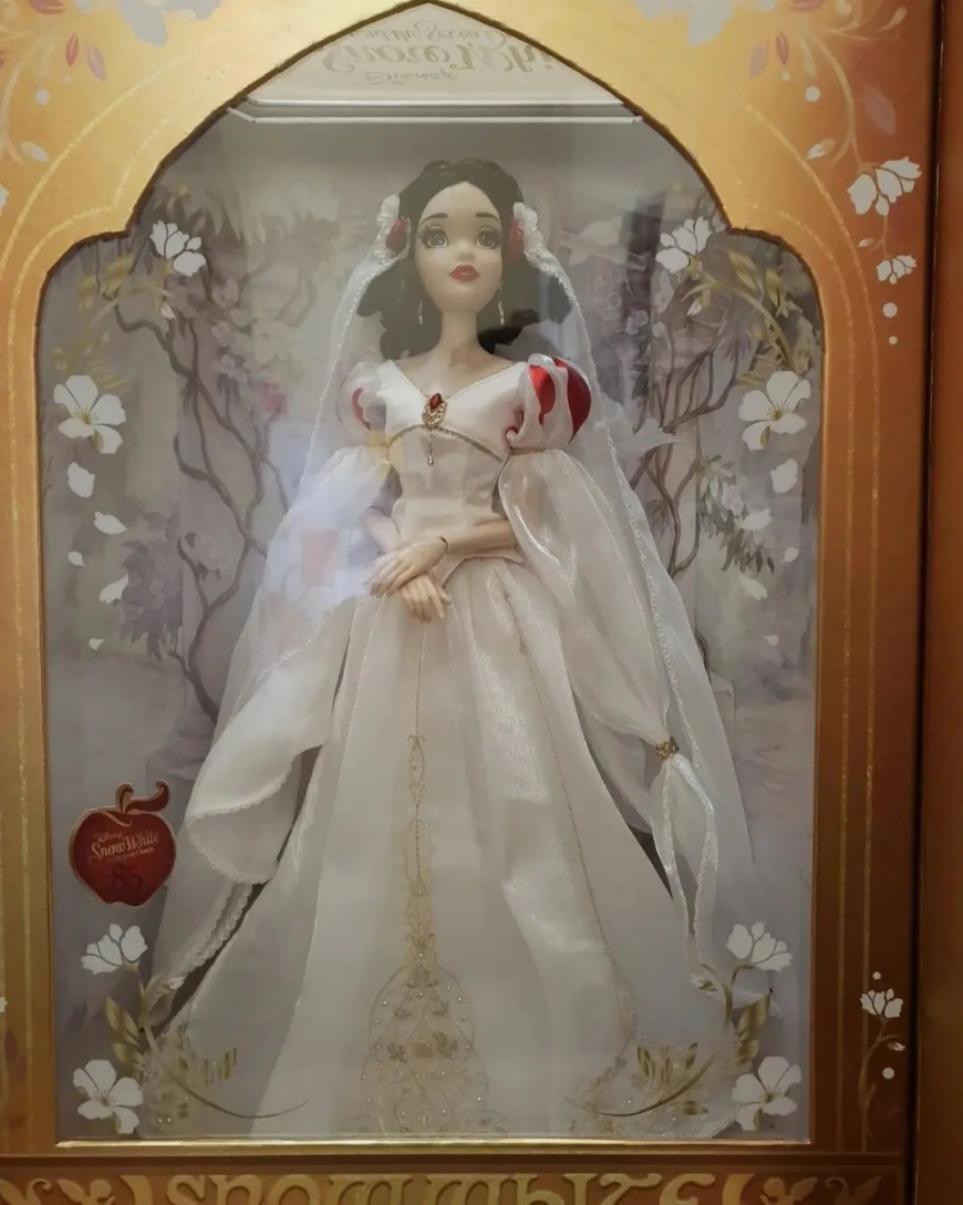 Disney Snow White and the Seven Dwarfs 2022 Wedding Dress limited edition doll