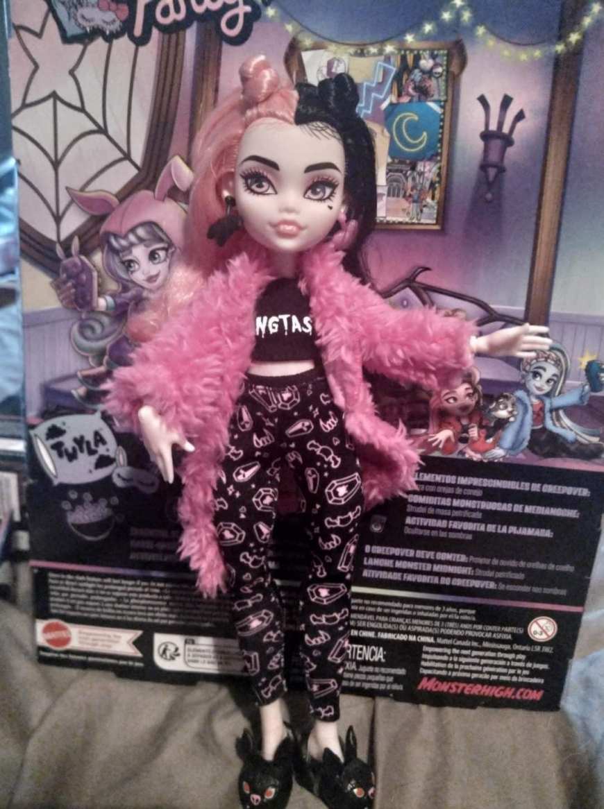 Monster High Creepover Party dolls in real life photos