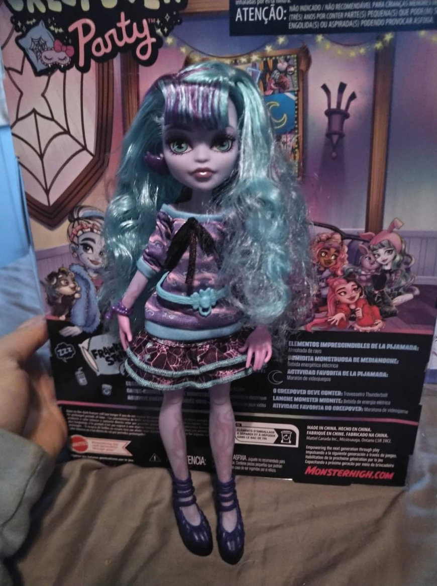 Monster High Creepover Party dolls in real life photos