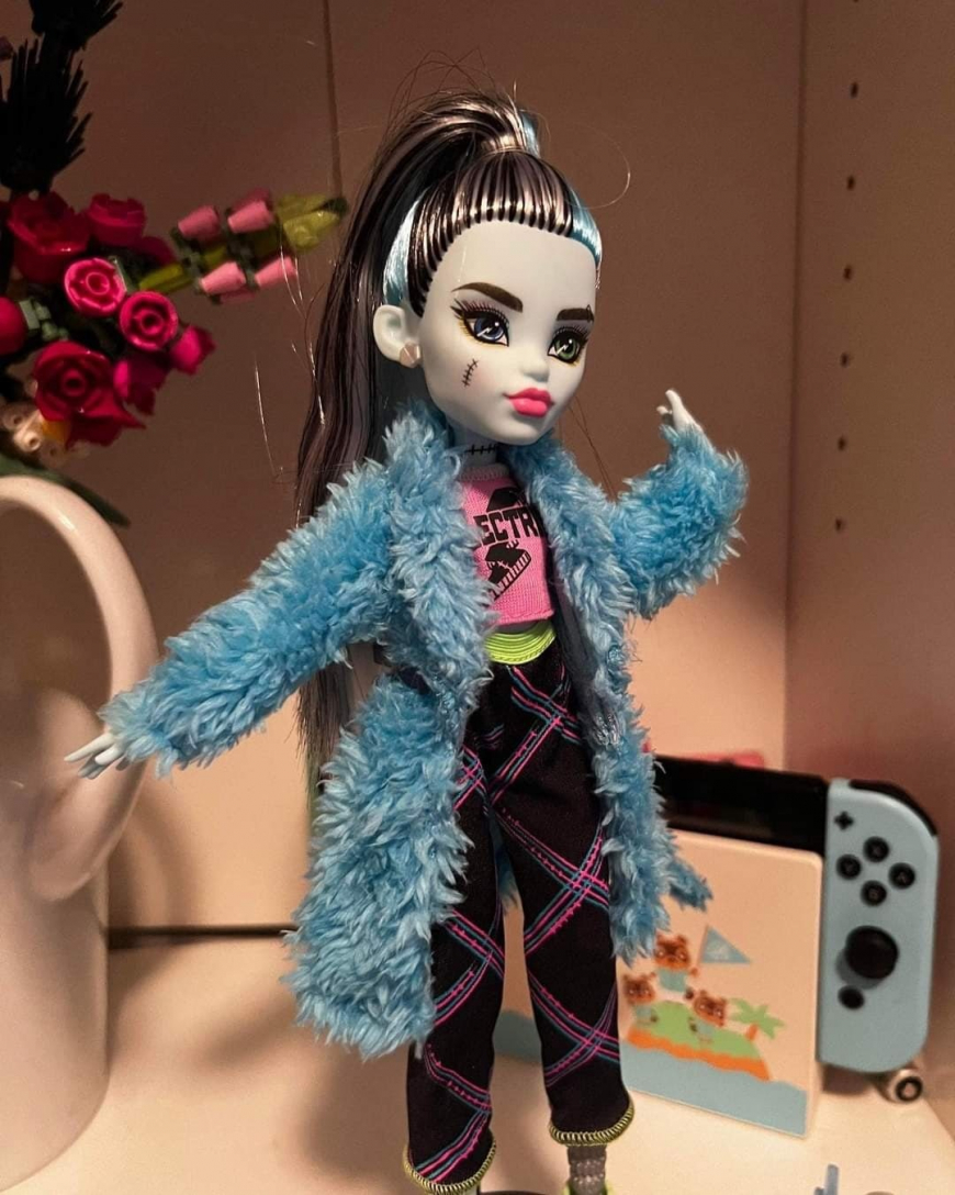 Monster High Creepover Party dolls in real life photos