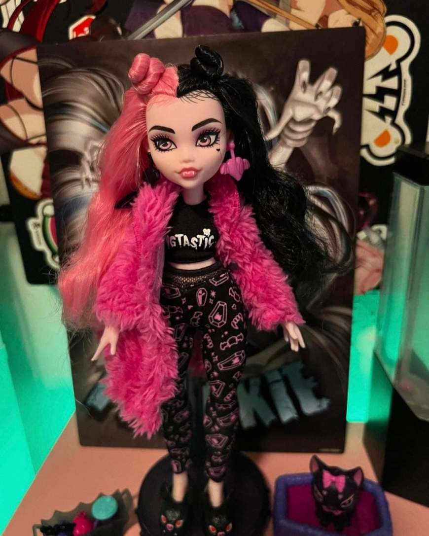 Monster High Creepover Party dolls in real life photos