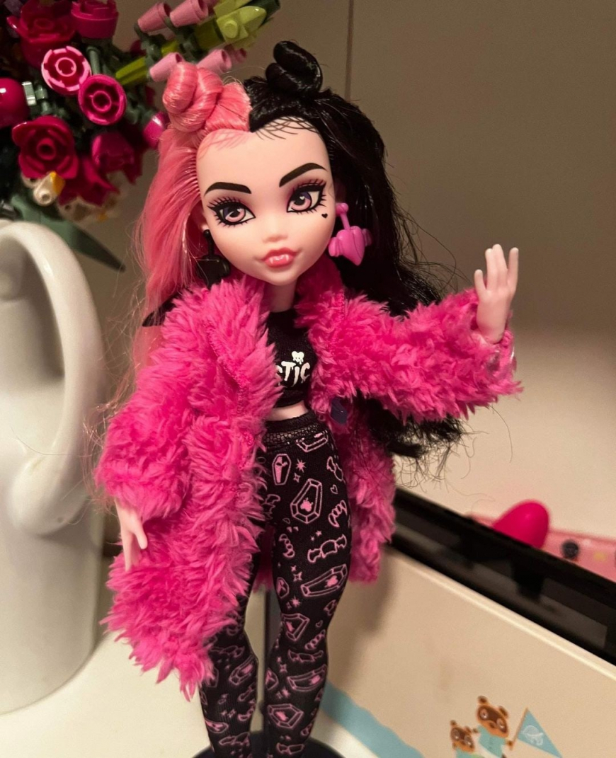 Monster High Creepover Party dolls in real life photos