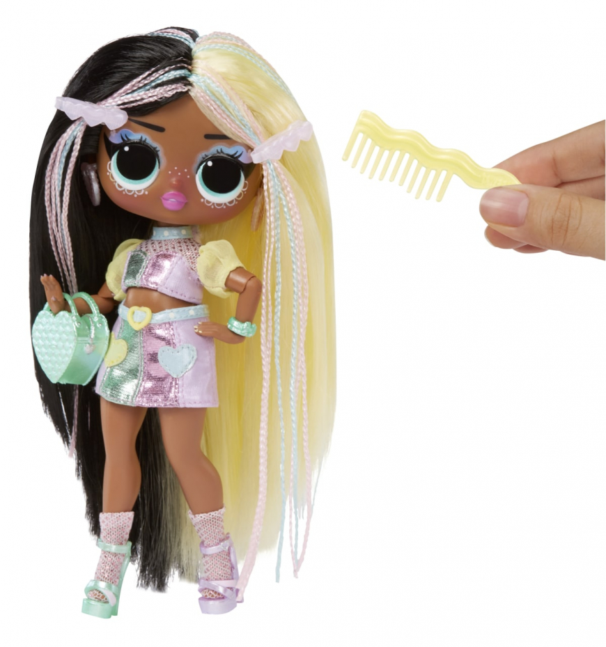 LOL Surprise Tweens series 4 Darcy Blush doll