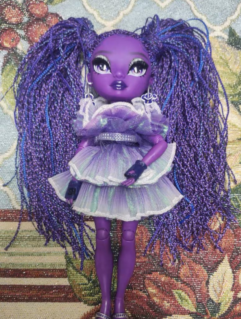 Shadow High series 2 Fuchsia Skin doll