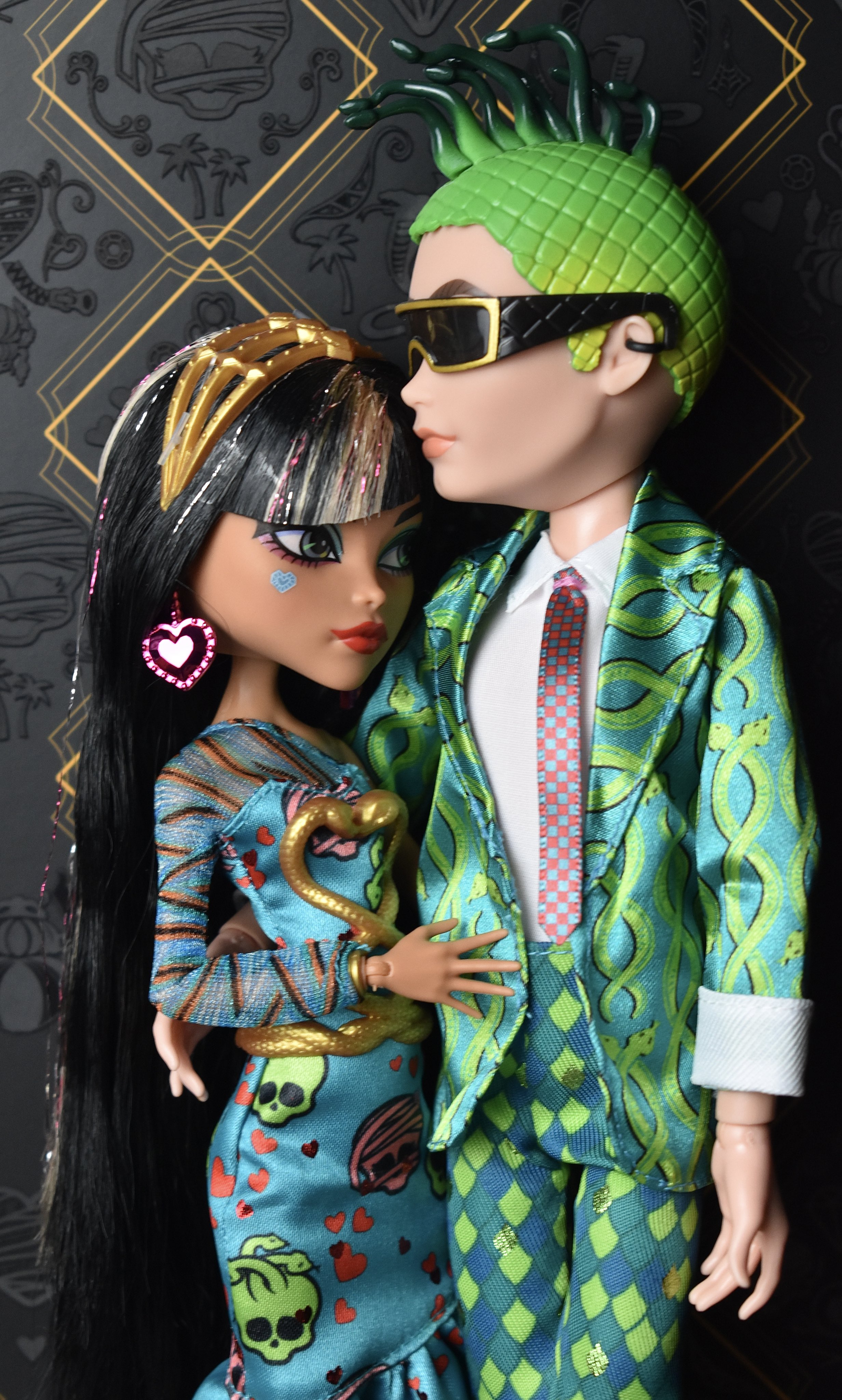 Monster High Howliday Love Edition Cleo De Nile and Deuce Gorgon Dolls  2-Pack
